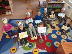 Třída Žabičky - My tři králové jdeme k vám,, štěstí, zdraví vinšujem vám....