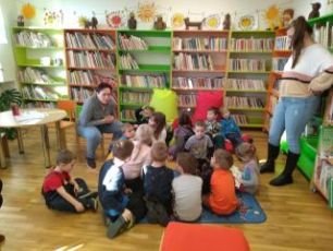 Šnečci a Motýlci na návštěvě v knihovně