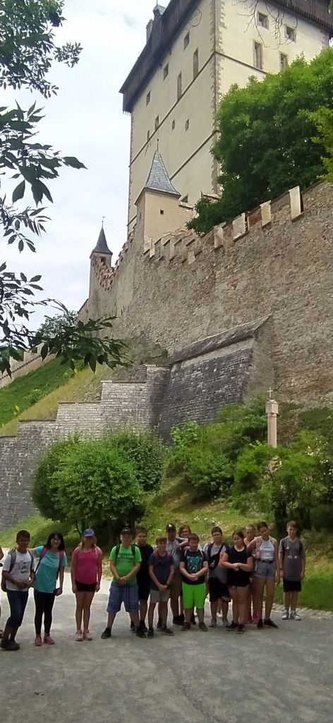 Výlet na hrad Karlštejn a do Koněpruských jeskyní
