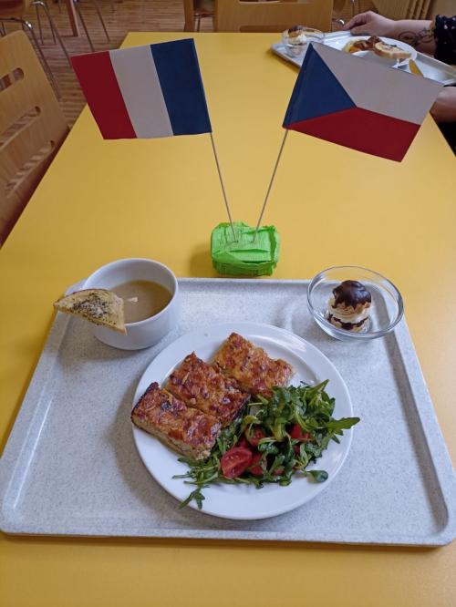 Francouzský den ve školní jídelně