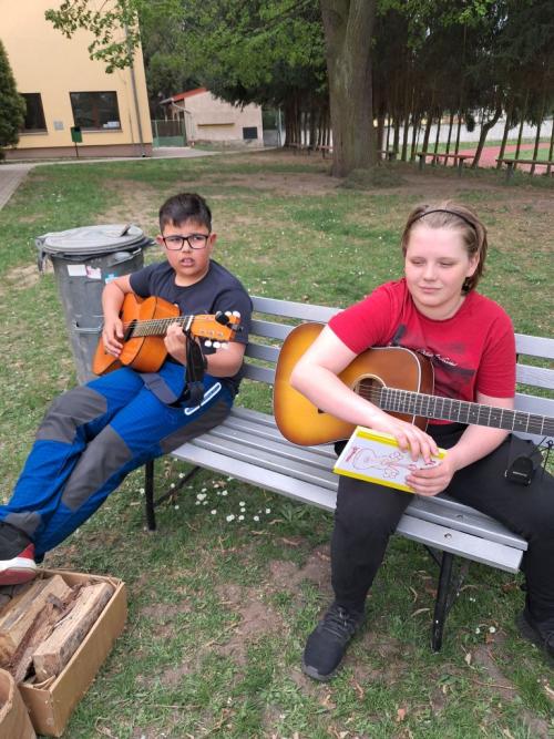 Zpívání s kytarou